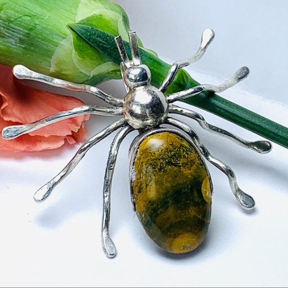 Sterling Silver Hand Forged Spider pendant + chain - Picture 4 of 10